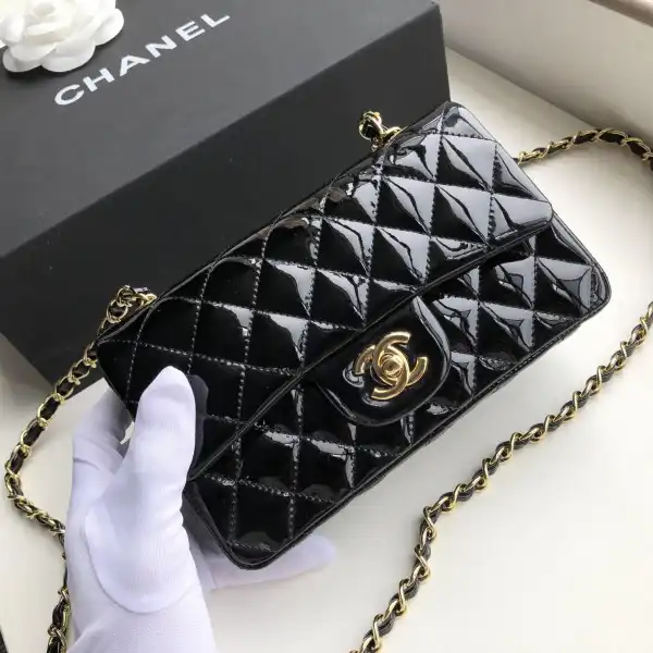 Hyperpeter CHANEL FLAP BAG 20CM 0130