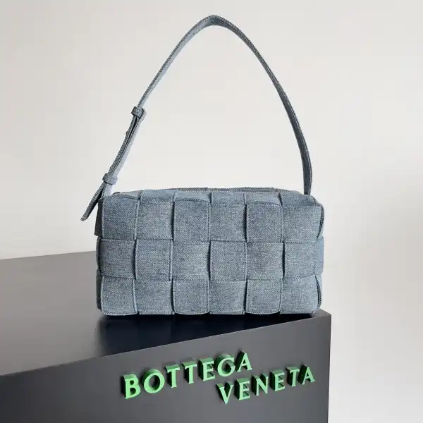 BOTTEGA VENETA BRICK CASSETTE 0122