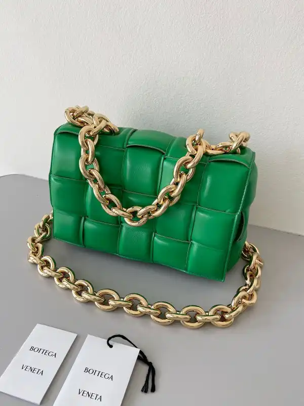 Hyper Peter BOTTEGA VENETA THE CHAIN CASSETTE 0122