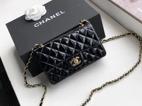 Hyperpeter CHANEL FLAP BAG 20CM 0130