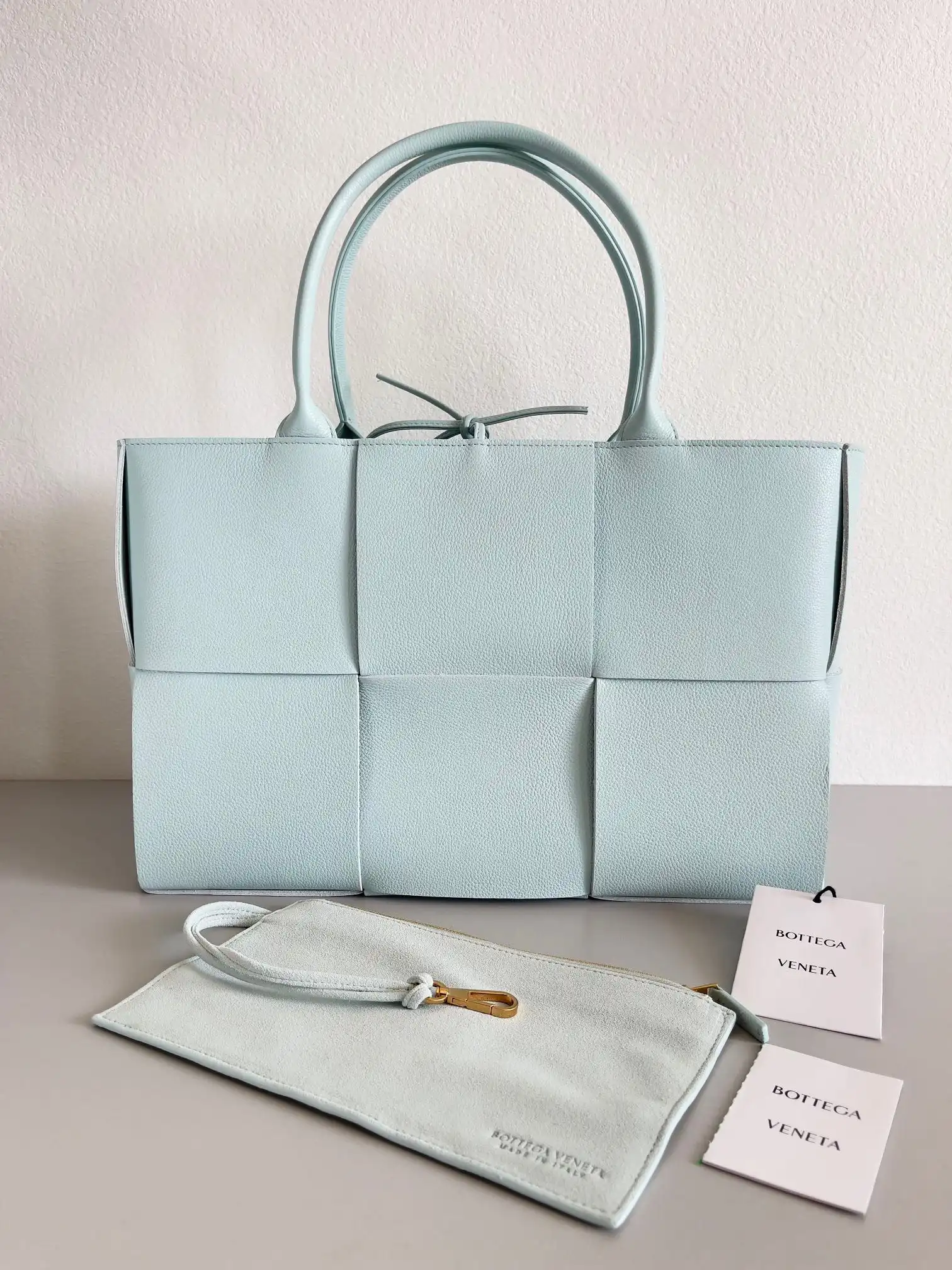 BOTTEGA VENETA ARCO MEDIUM TOTE 0122