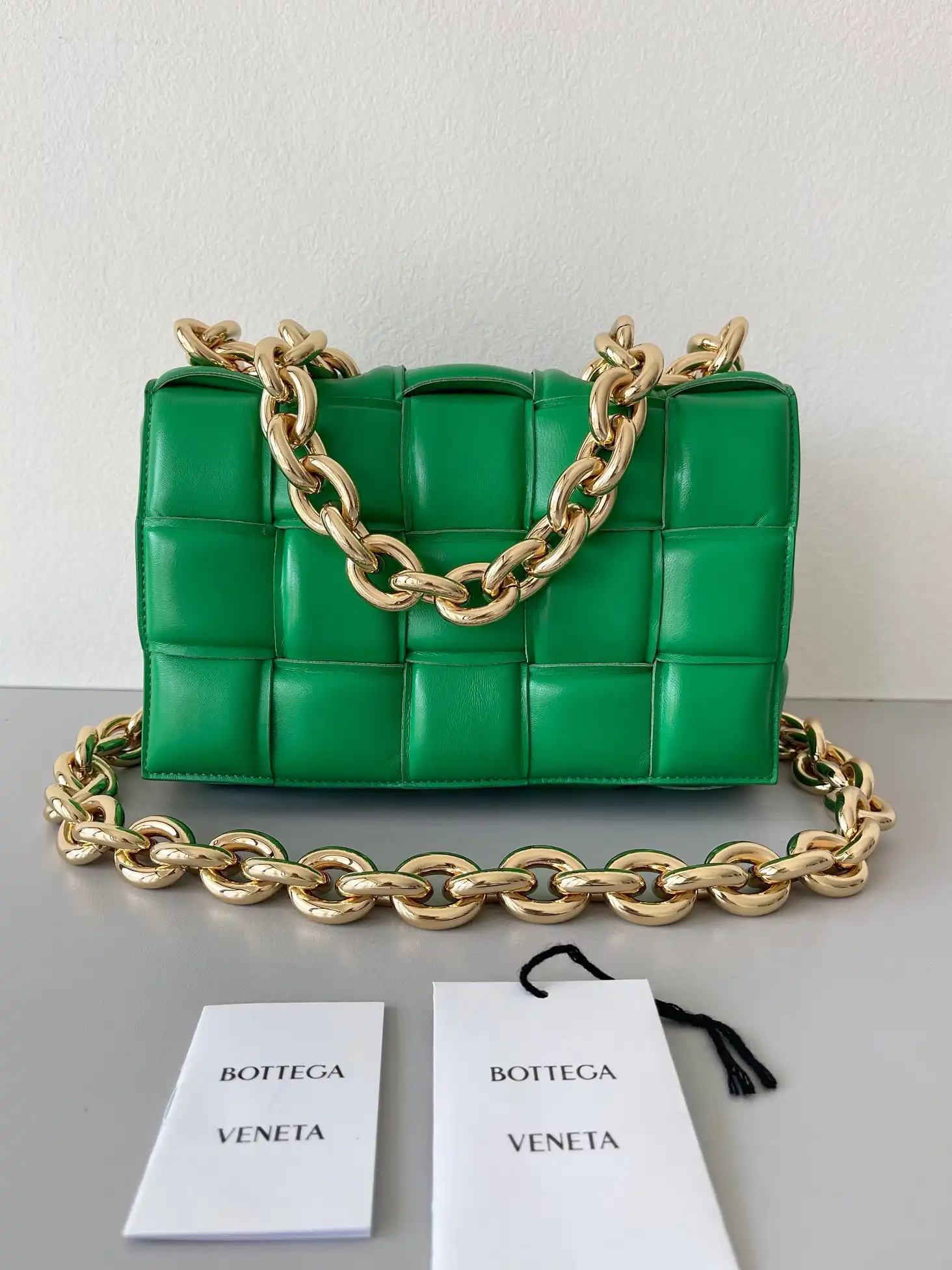 Hyper Peter BOTTEGA VENETA THE CHAIN CASSETTE 0122