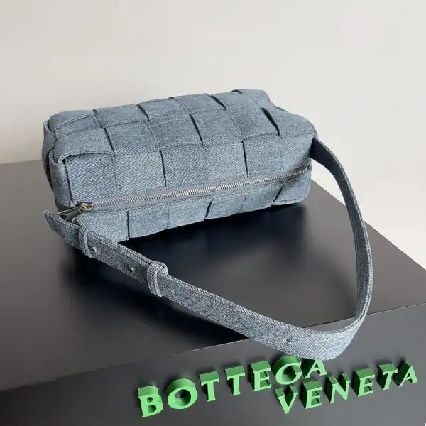 Hyperpeter BOTTEGA VENETA BRICK CASSETTE 0122