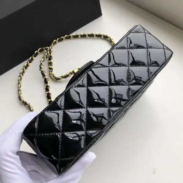 Hyperpeter CHANEL FLAP BAG 20CM 0130