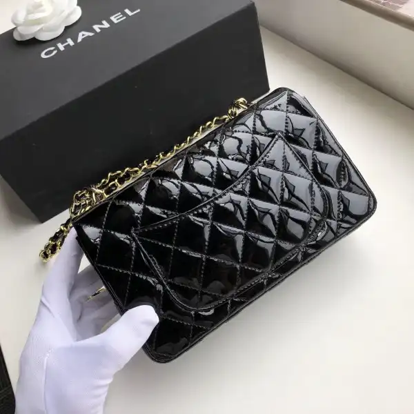 Hyperpeter CHANEL FLAP BAG 20CM 0130