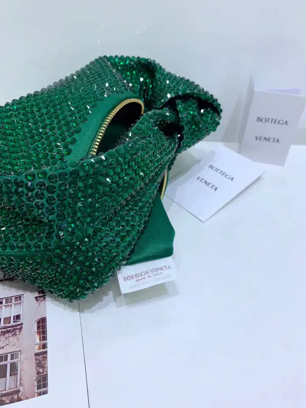 Hyper Peter BOTTEGA VENETA MINI JODIE 0205