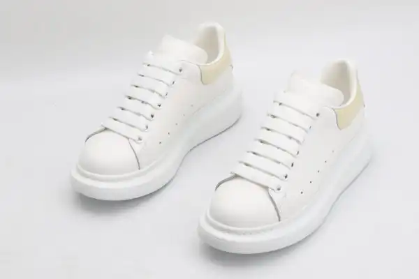 Hyper Peter ALEXANDER MCQUEEN Oversized Sneaker 0203