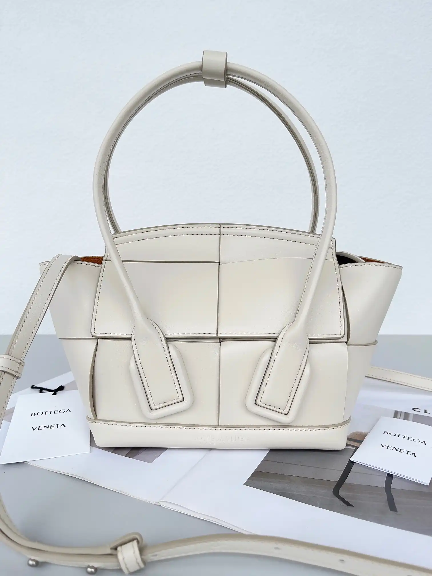 Hyper Peter BOTTEGA VENETA MINI ARCO 0205