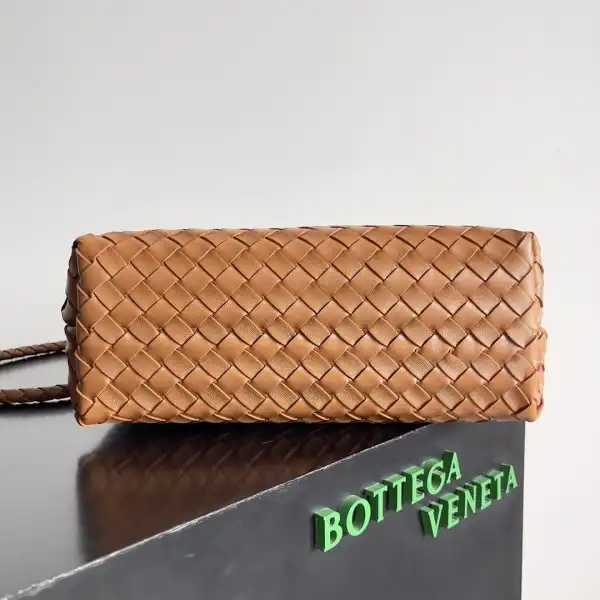 Hyper Peter BOTTEGA VENETA MEDIUM ANDIAMO 0205