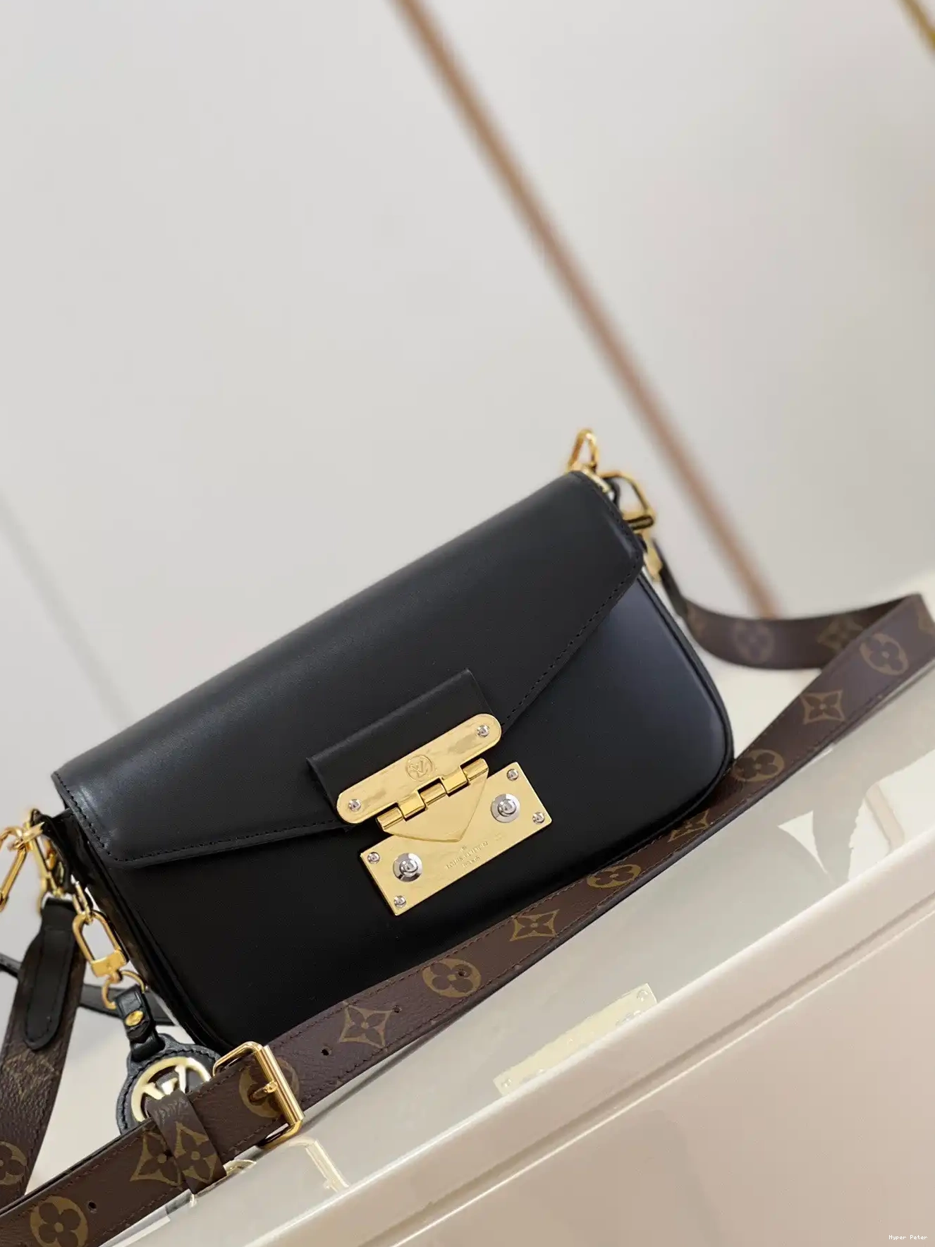 Hyperpeter Vuitton Louis SWING 0224