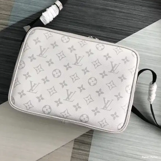 Hyper Peter VUITTON OUTDOOR MESSENGER LOUIS 0225