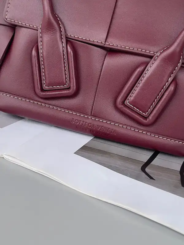 Hyper Peter BOTTEGA VENETA MINI ARCO 0205