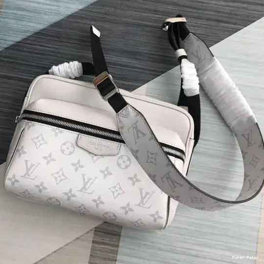 Hyper Peter VUITTON OUTDOOR MESSENGER LOUIS 0225