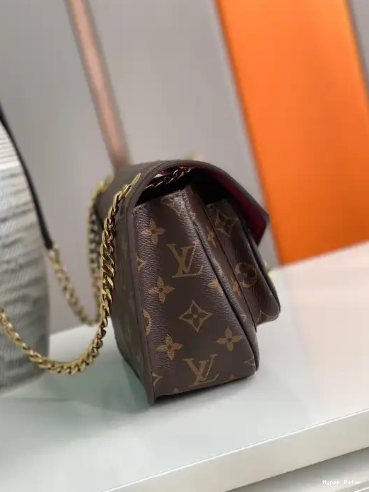 Hyperpeter PASSY LOUIS VUITTON 0215