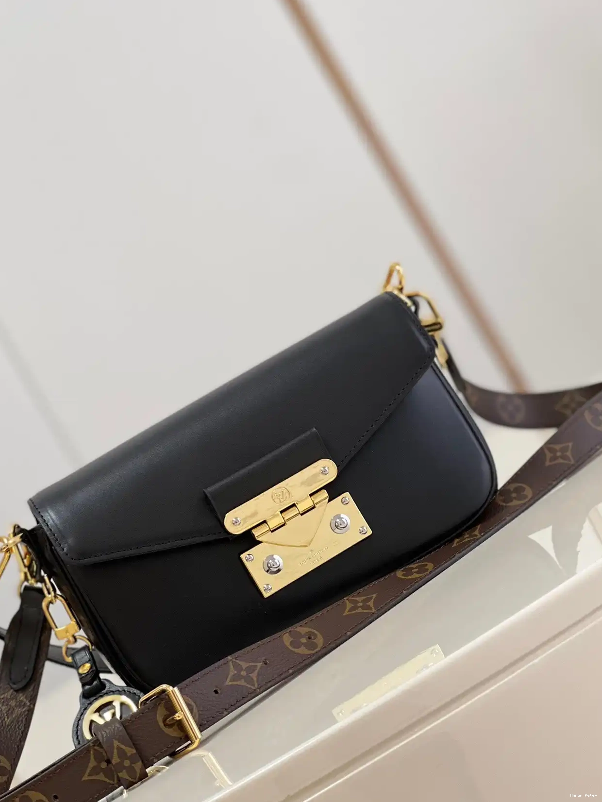 Hyperpeter Vuitton Louis SWING 0224