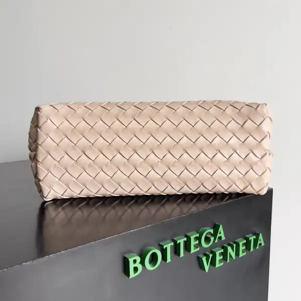 Hyper Peter BOTTEGA VENETA MEDIUM ANDIAMO 0205