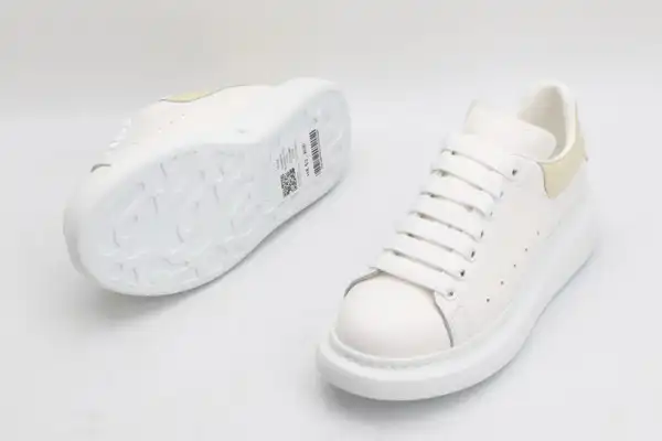 Hyper Peter ALEXANDER MCQUEEN Oversized Sneaker 0203