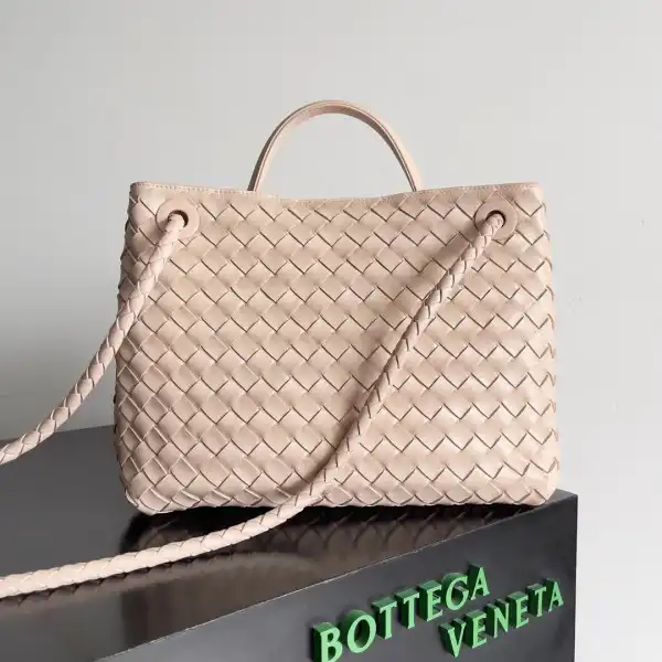 Hyper Peter BOTTEGA VENETA MEDIUM ANDIAMO 0205