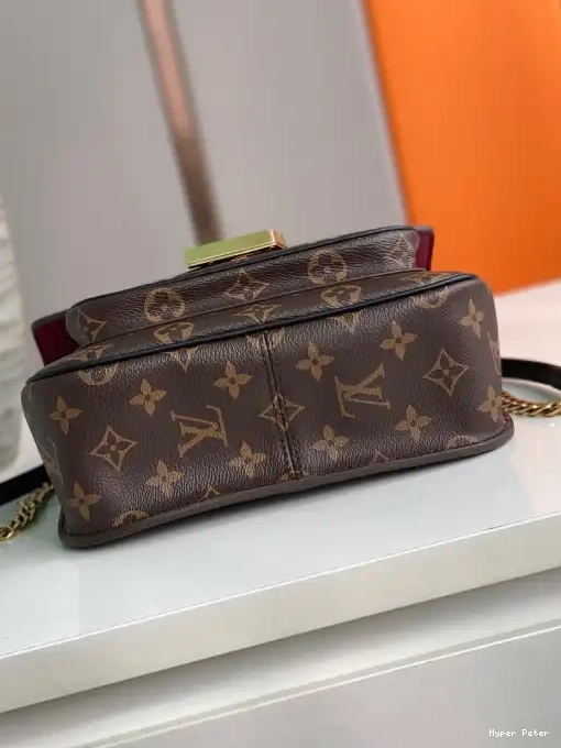 Hyperpeter PASSY LOUIS VUITTON 0215