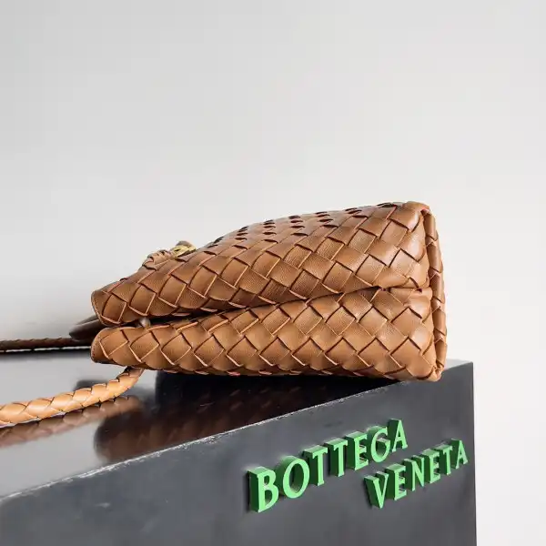 Hyper Peter BOTTEGA VENETA MEDIUM ANDIAMO 0205