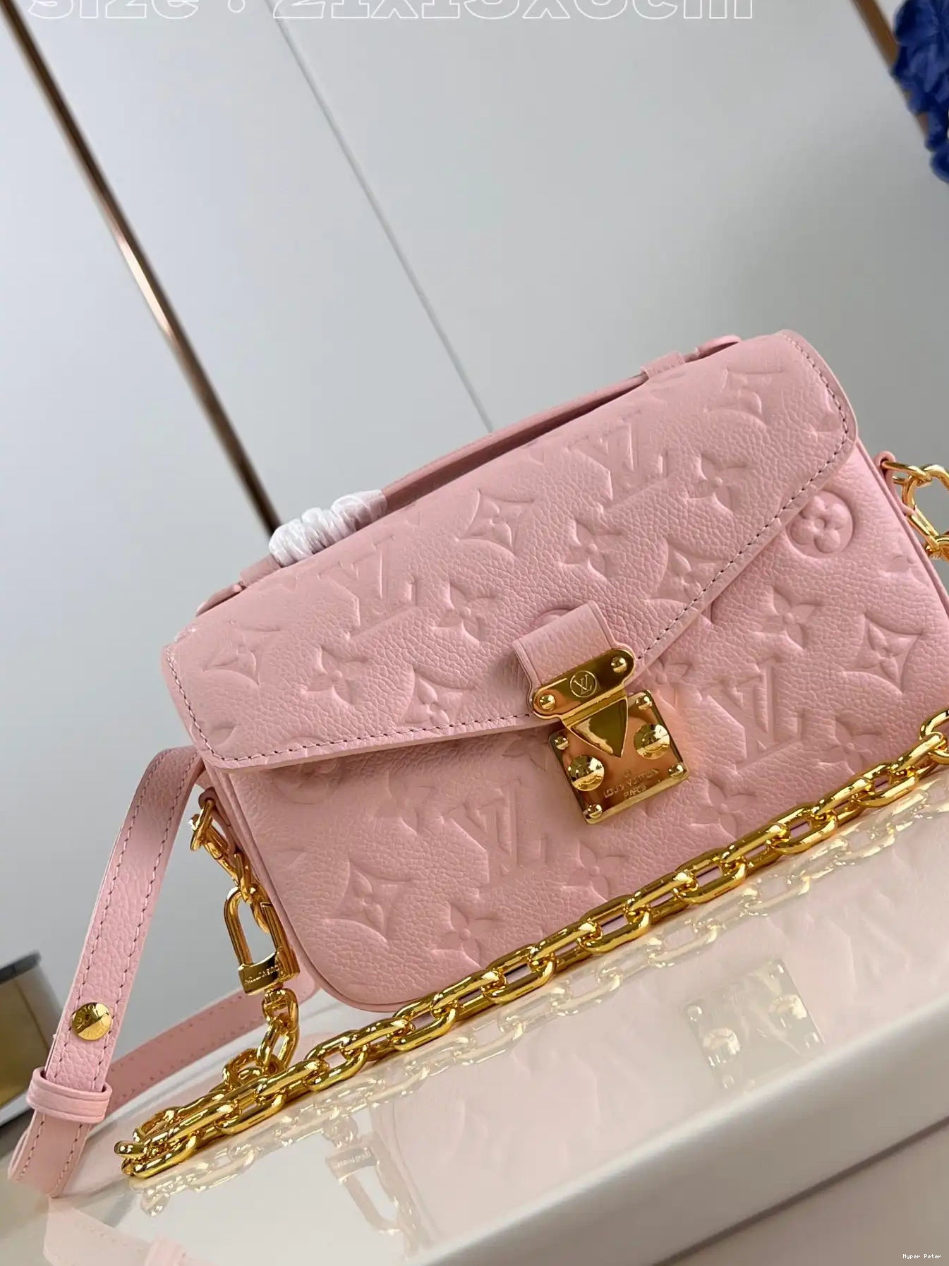 Hyper Peter VUITTON LOUIS EAST POCHETTE METIS WEST 0213