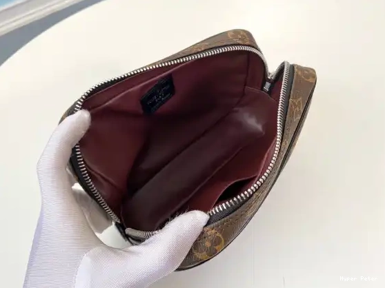 Hyperpeter PM LOUIS TOILETRY VUITTON POUCH 0211