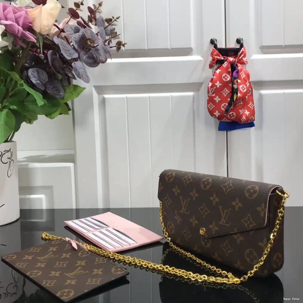 Hyperpeter FÉLICIE LOUIS POCHETTE VUITTON 0218