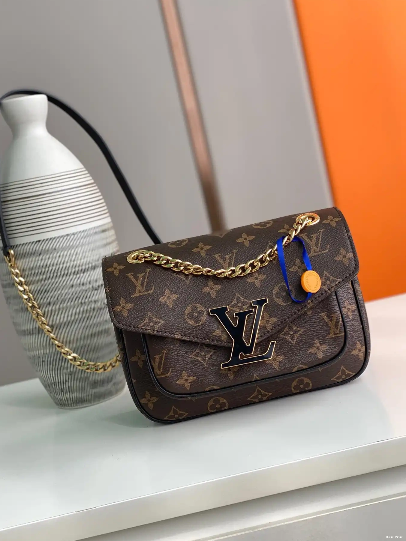 Hyperpeter PASSY LOUIS VUITTON 0215