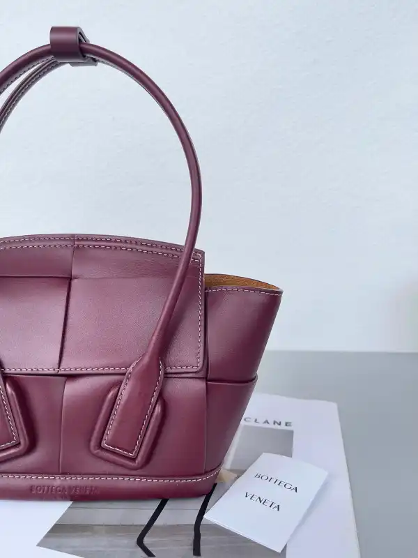 Hyper Peter BOTTEGA VENETA MINI ARCO 0205