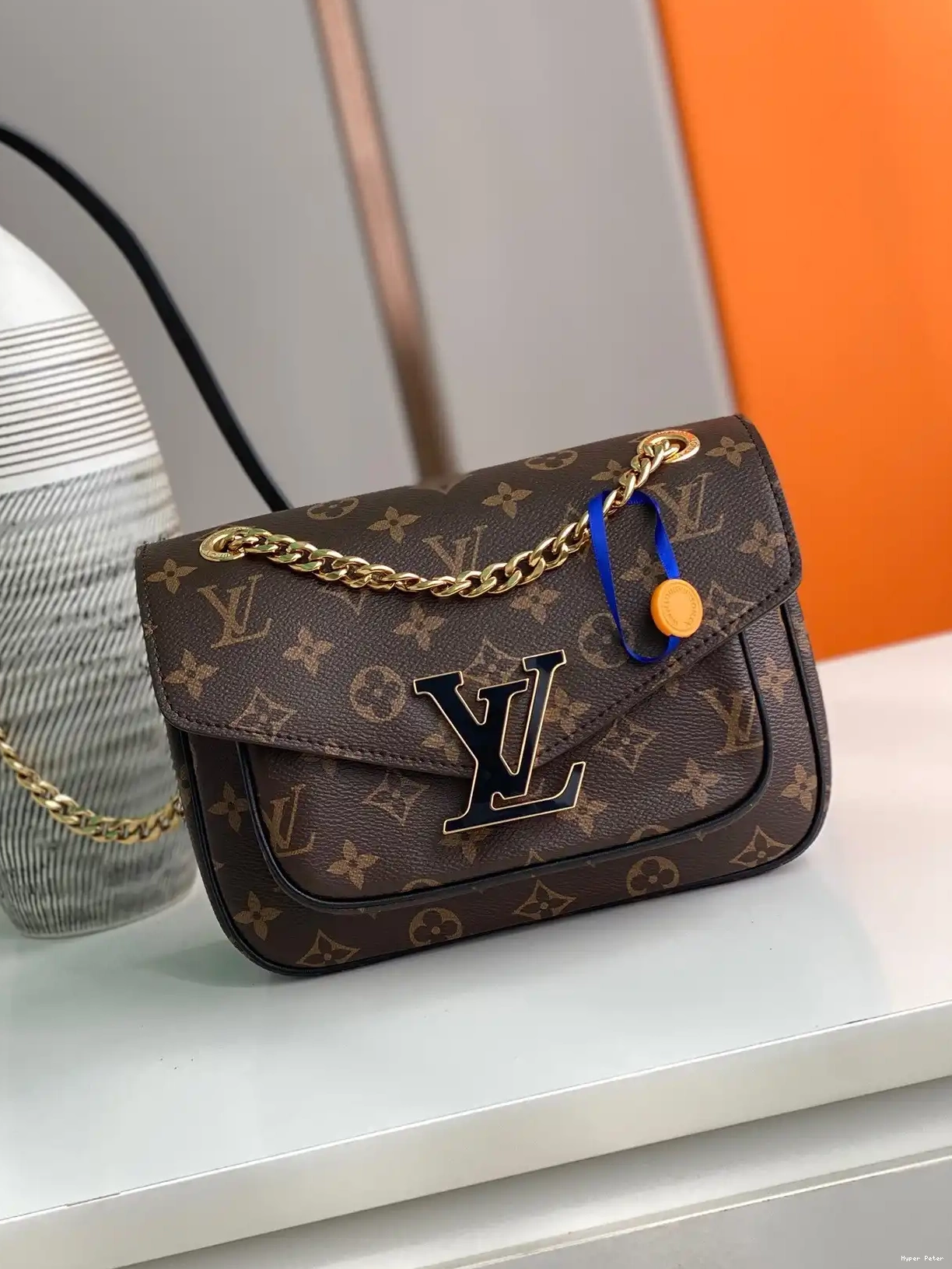 Hyperpeter PASSY LOUIS VUITTON 0215