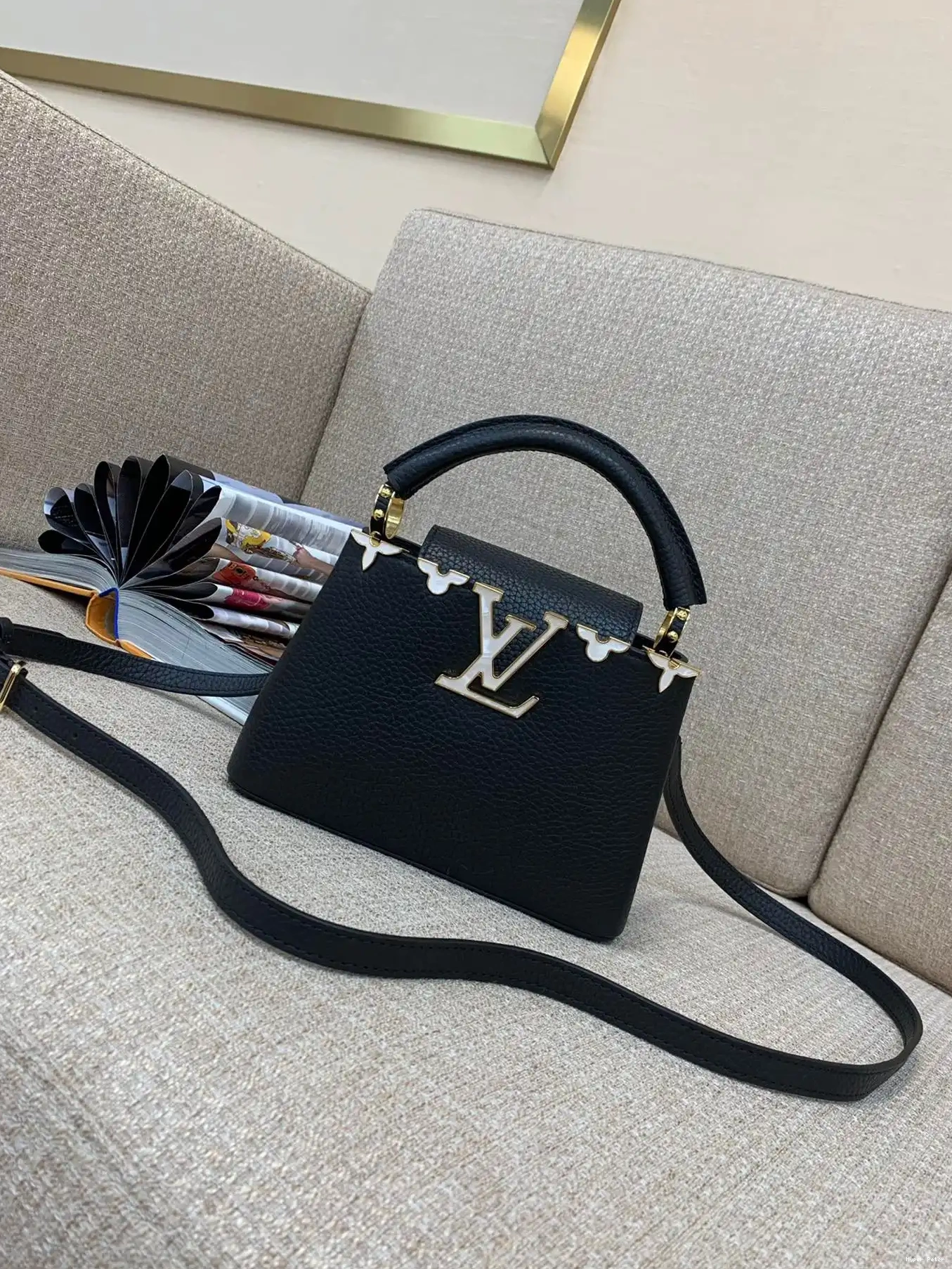 Hyper Peter VUITTON LOUIS CAPUCINES MINI 0223