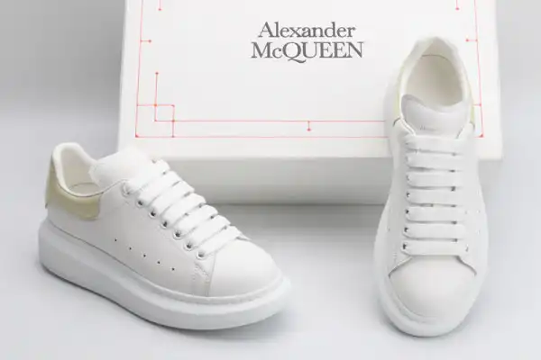 Hyper Peter ALEXANDER MCQUEEN Oversized Sneaker 0203