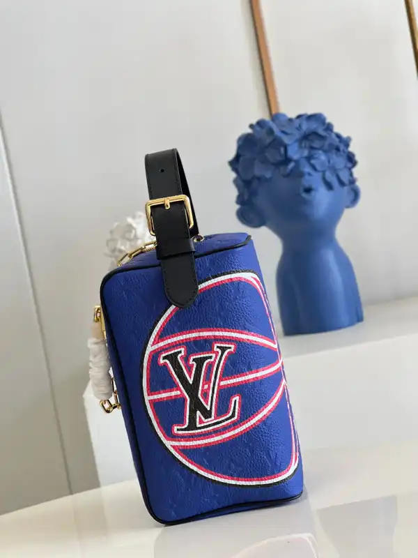 Hyper Peter LOUIS VUITTON DOPP KIT 0202