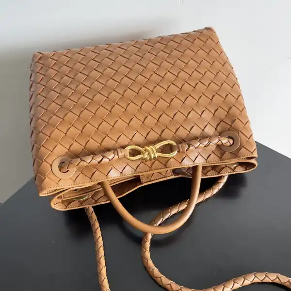 Hyper Peter BOTTEGA VENETA MEDIUM ANDIAMO 0205