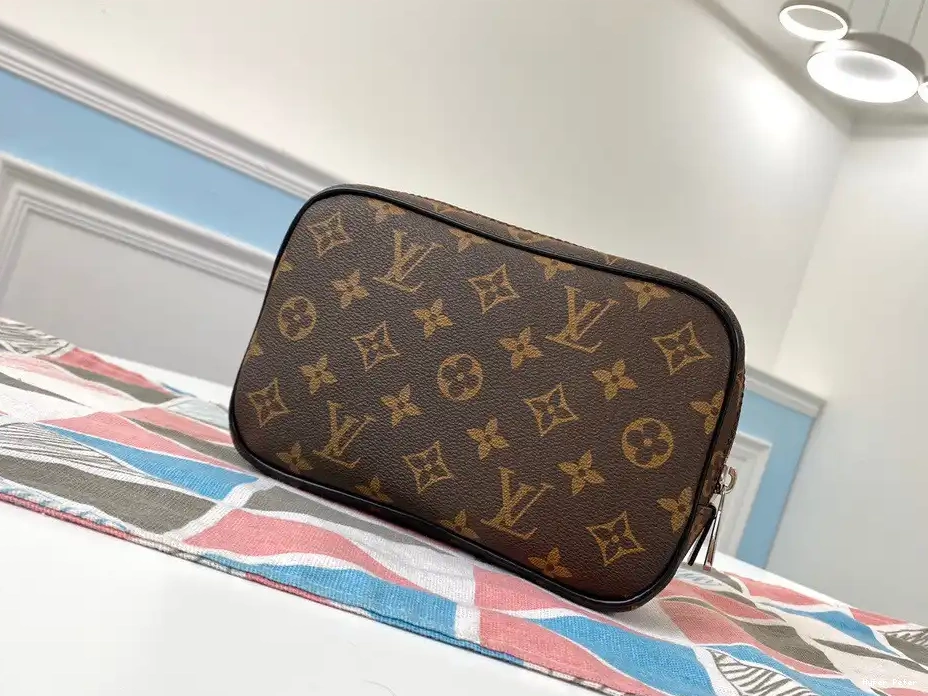 Hyperpeter PM LOUIS TOILETRY VUITTON POUCH 0211