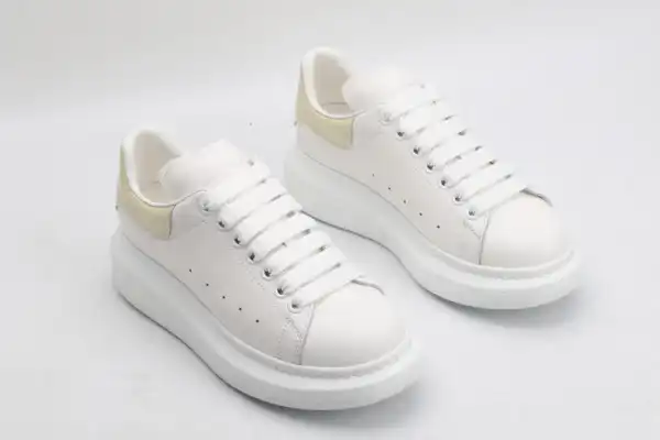 Hyper Peter ALEXANDER MCQUEEN Oversized Sneaker 0203