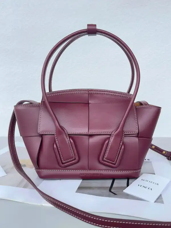 Hyper Peter BOTTEGA VENETA MINI ARCO 0205