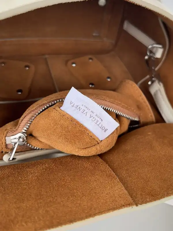 Hyper Peter BOTTEGA VENETA MINI ARCO 0205