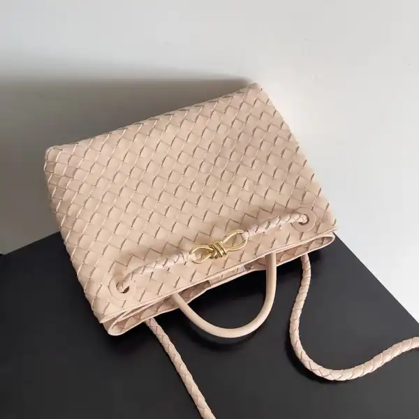 Hyper Peter BOTTEGA VENETA MEDIUM ANDIAMO 0205