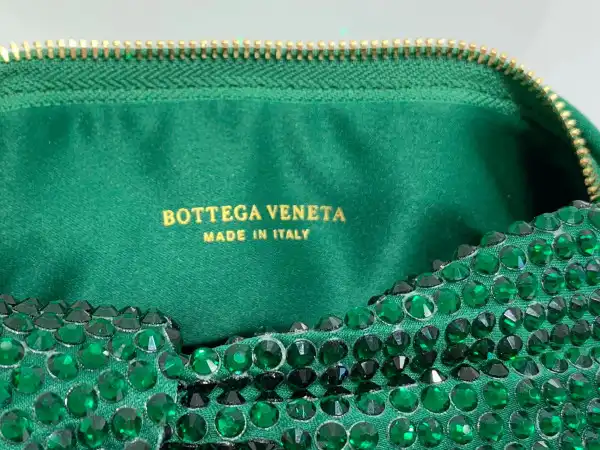 Hyper Peter BOTTEGA VENETA MINI JODIE 0205