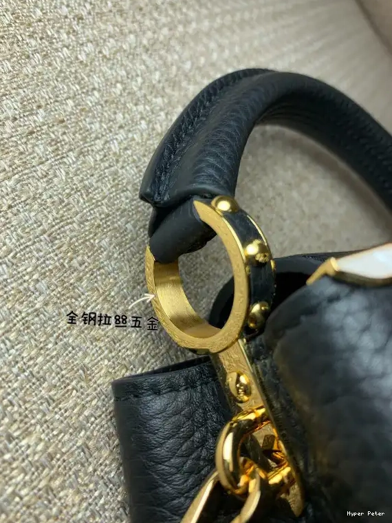 Hyper Peter VUITTON LOUIS CAPUCINES MINI 0223