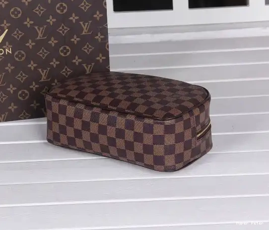 Hyperpeter TOILETRY LOUIS VUITTON BAG 0220